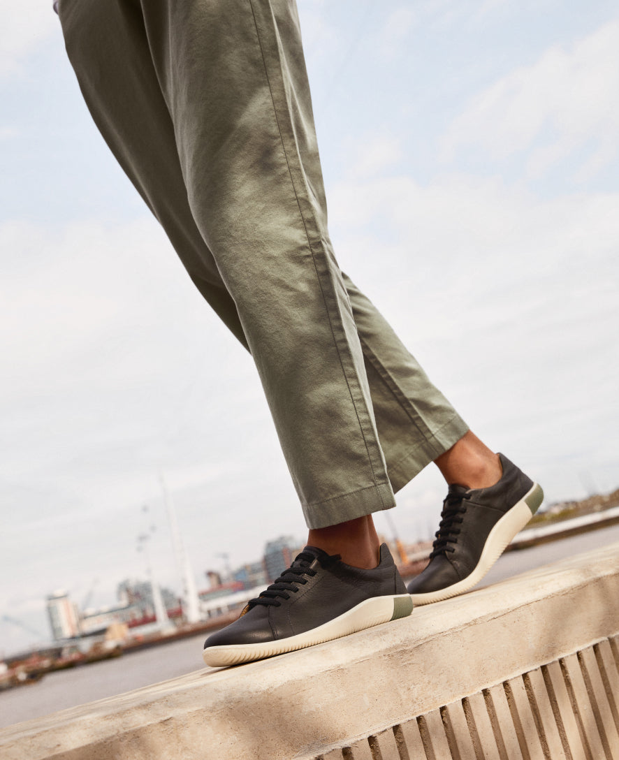 Women's KNX Leather Sneaker | Black/Star White - Image 7